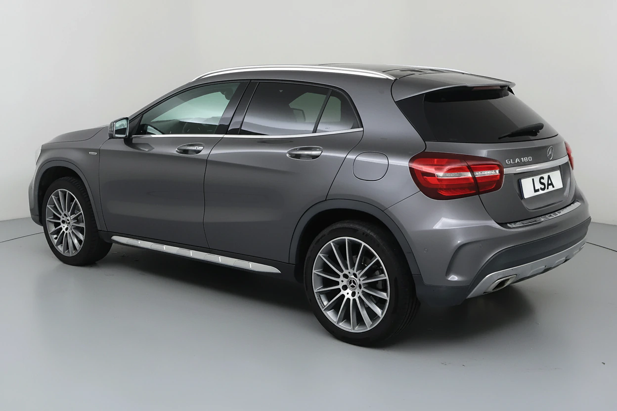 Mercedes benz GLA — vue 3
