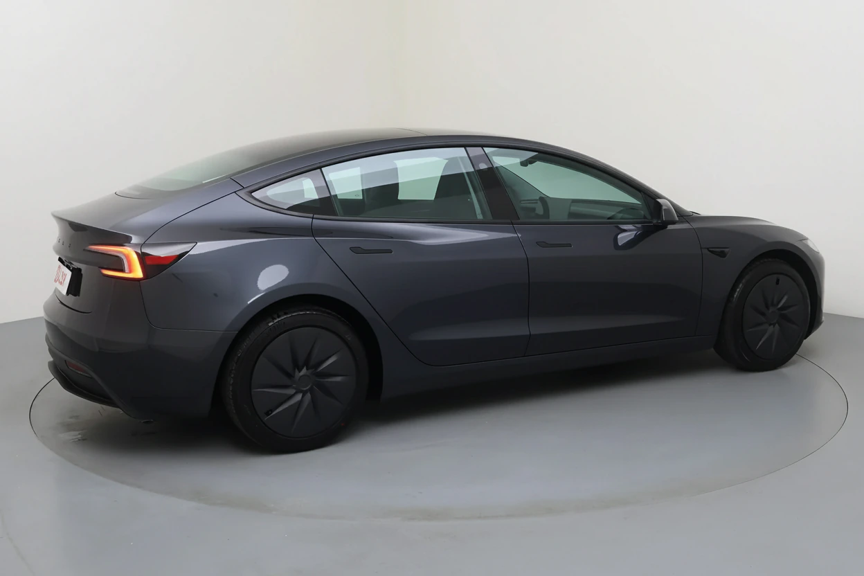 Tesla Model 3 — vue 3