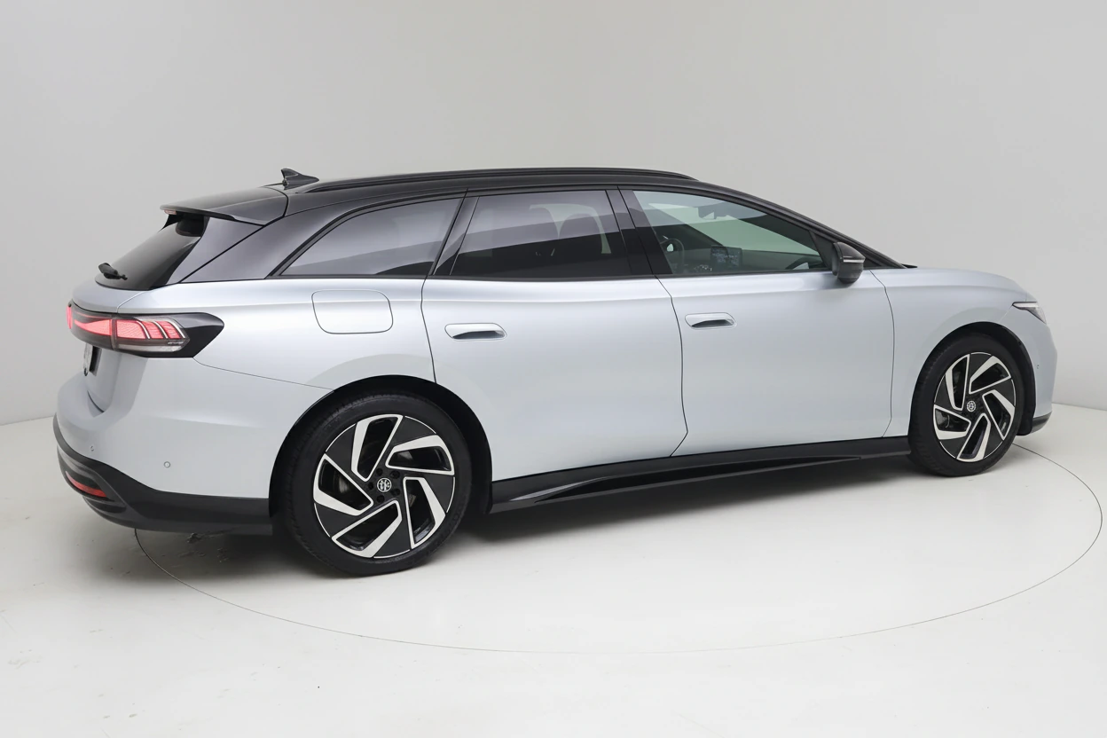 Volkswagen ID7 Tourer — vue 3